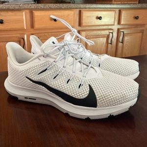 Nike Quest 2 Mens Athletic White Running Shoe 7.5